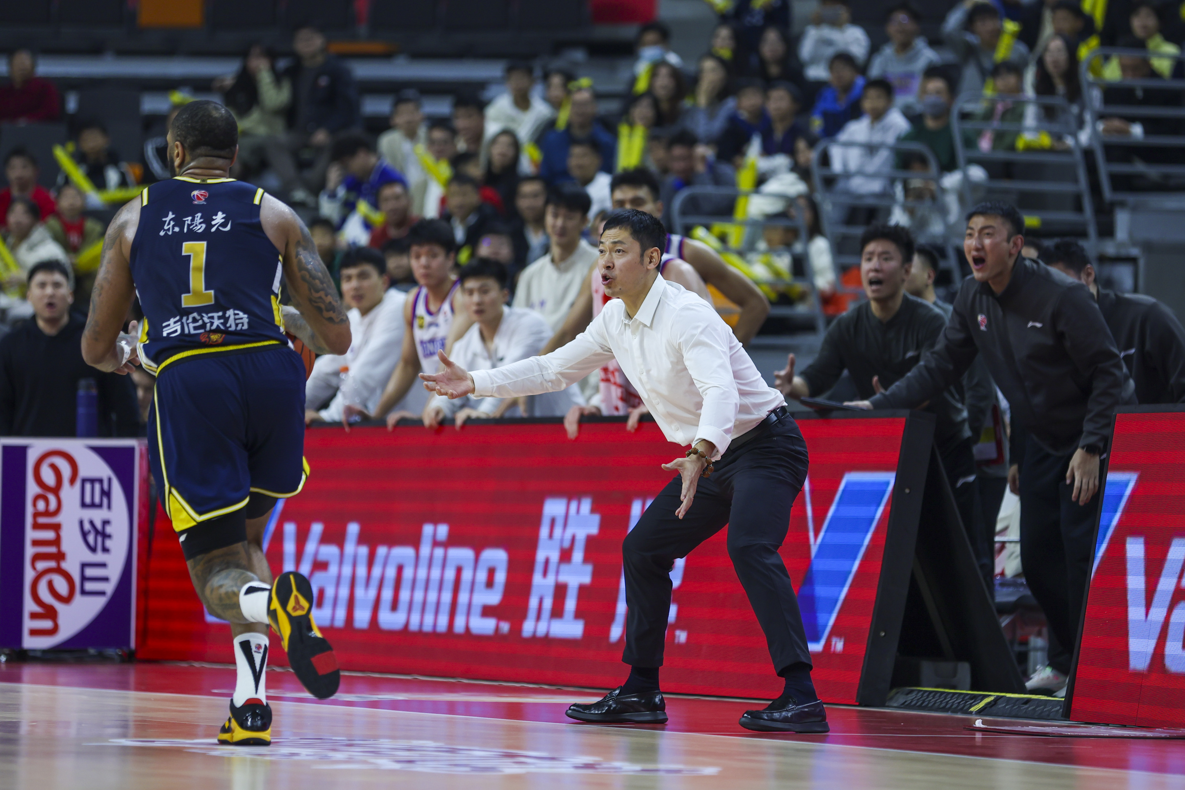 清晨武汉三镇备战CBA常规赛,内部沟通细节曝光,震撼外界,赛季目标并未改变的简单介绍